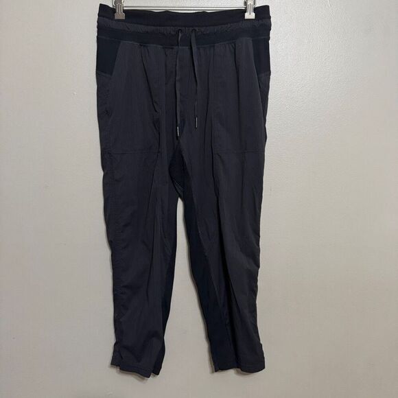Lululemon Dance Studio Mid-Rise Crop 25" Black size 8 - Picture 2 of 8